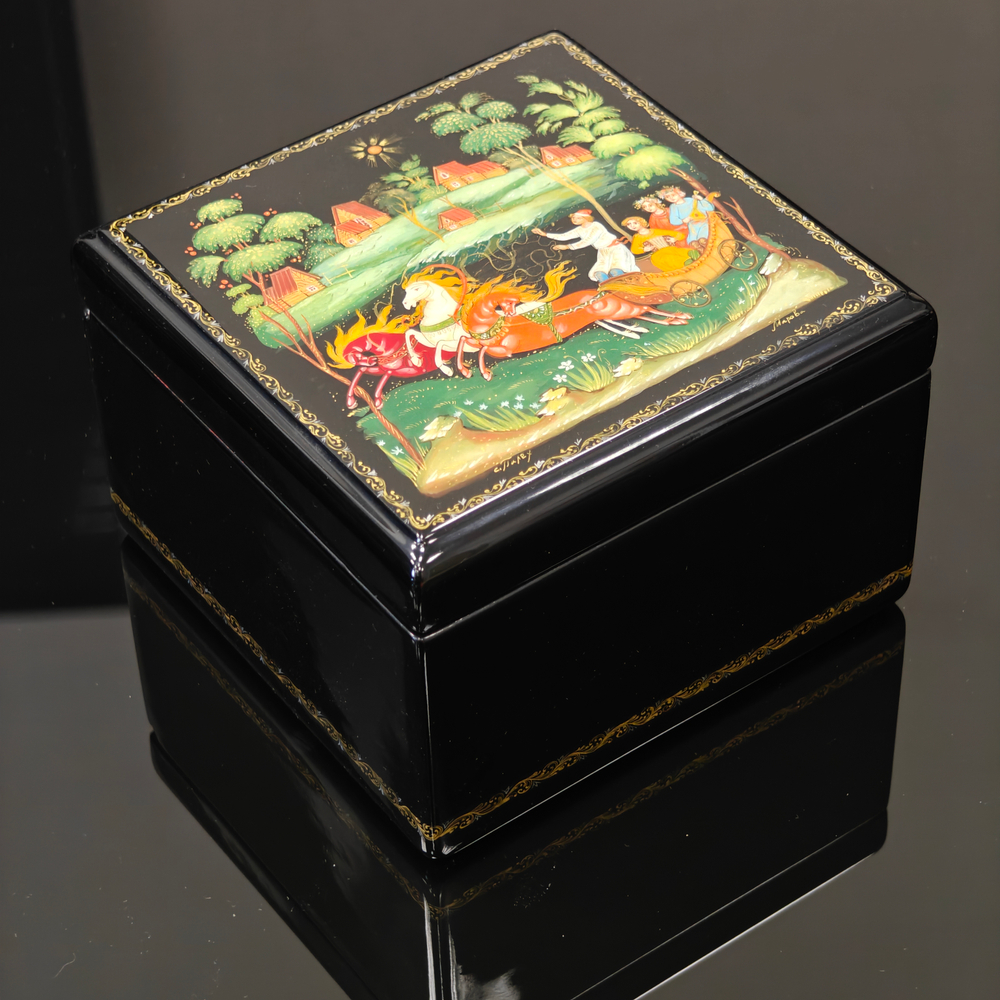 Шкатулка с росписью Палех "Тройка"