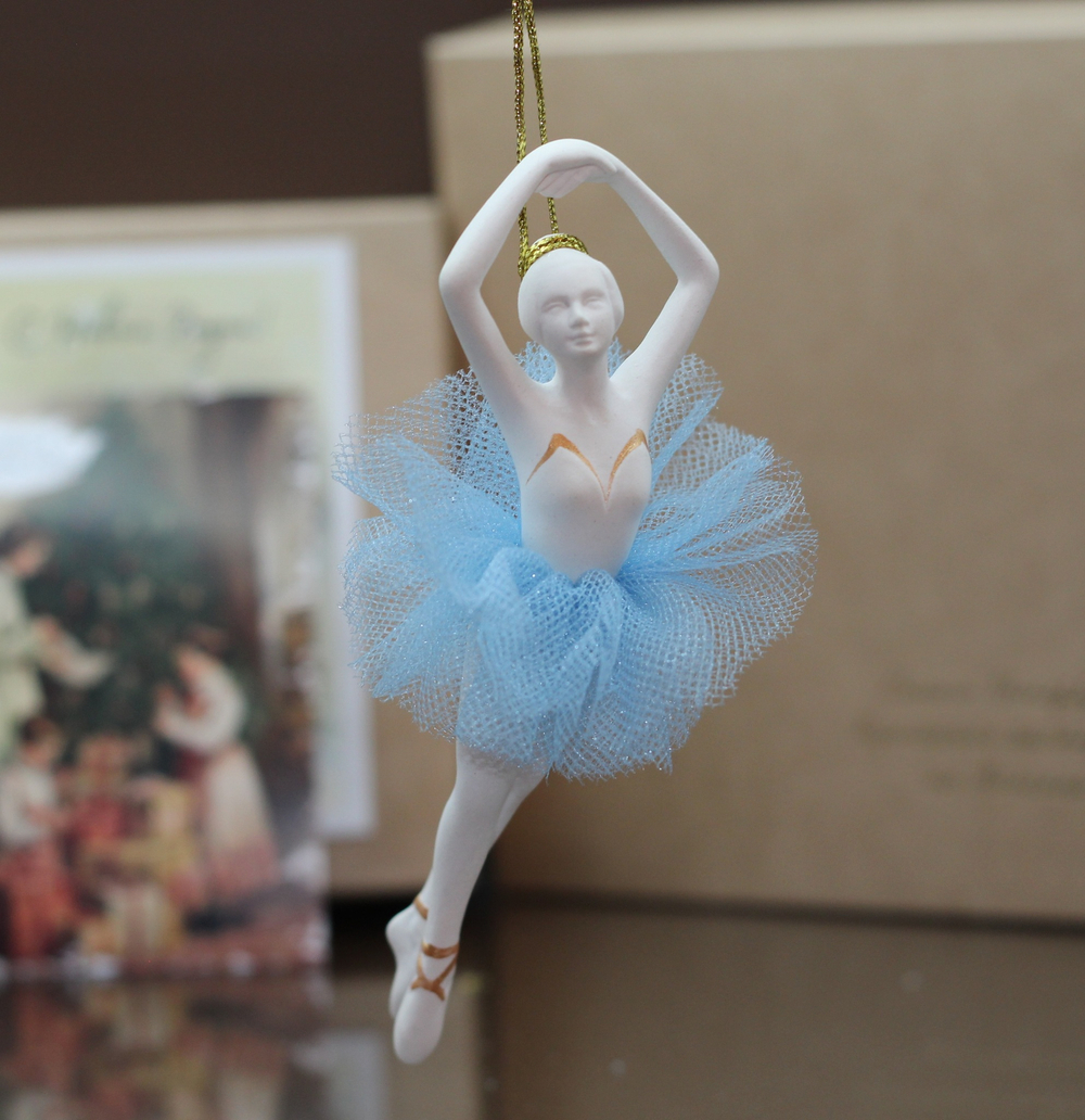 Ёлочная игрушка Балерина фарфоровая голубая