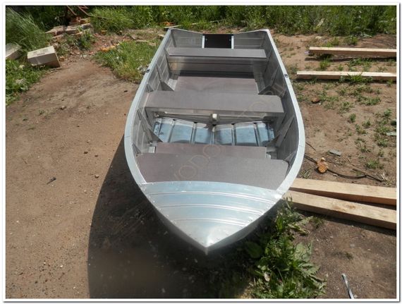 Алюминиевая моторно-гребная лодка Вятка Профи 32