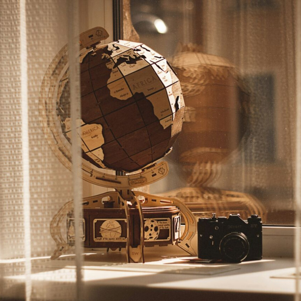 Сборная деревянная модель Глобус с потайной шкатулкой (коричневый) (EWA)