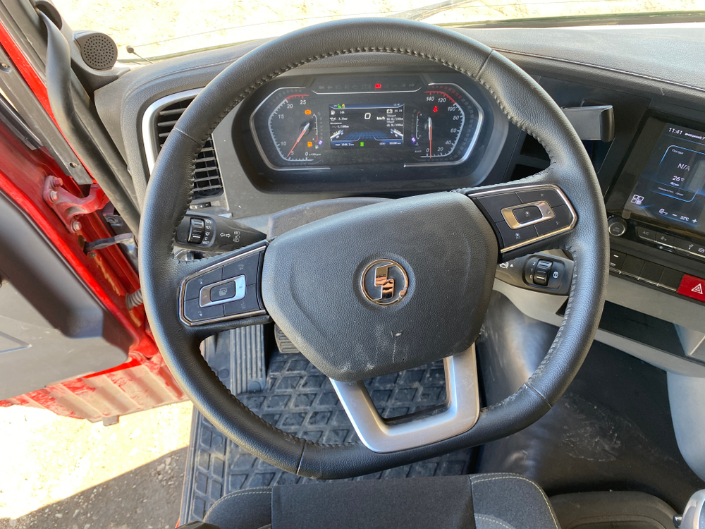 Shacman (Shaanxi) SX* 6x4 Седельный тягач SX42584V324 (Дизельный, 11,6 л, 423 л.с., МТ)