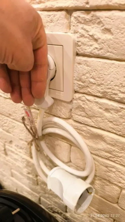 Удлинитель сетевой силовой 1метр с заземлением и с вилкой невидимкой МИНИ / Удлинитель с одной розеткой