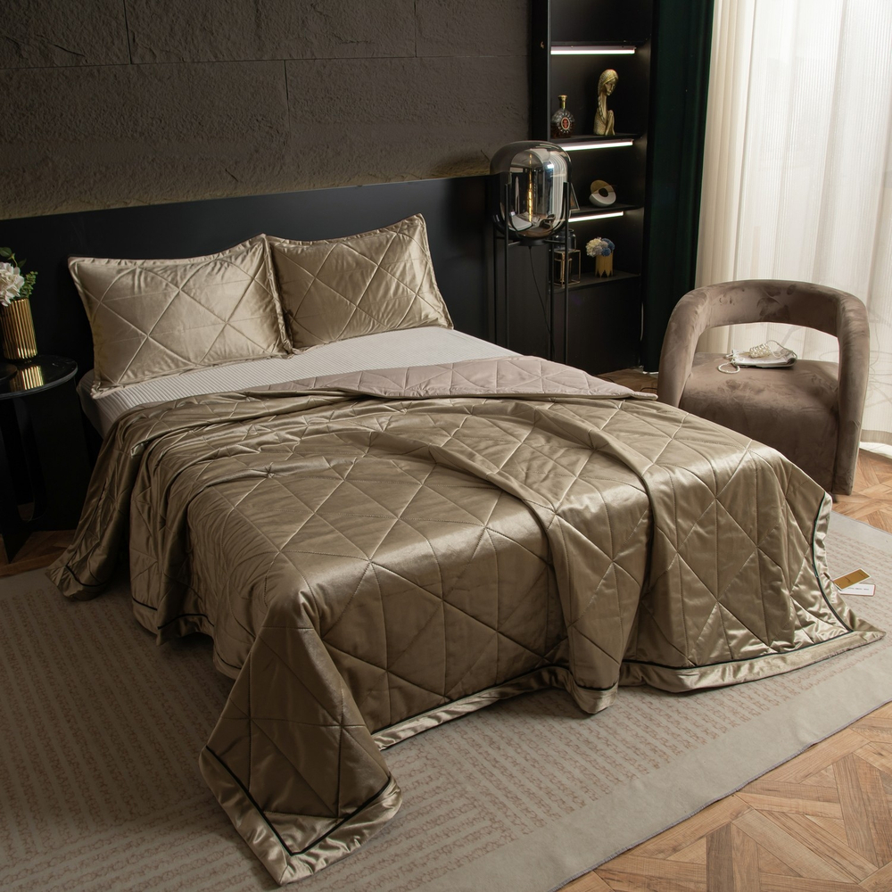 Велюровое покрывало в клетку с наволочками OVL030