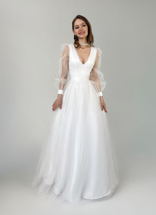 Свадебное платье с V вырезом из блестящего фатина (молочный)