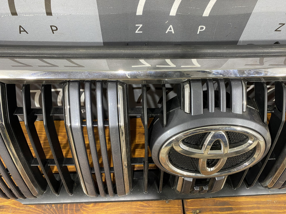 Решетка радиатора Toyota Land Cruiser Prado 150 17-нв Б/У Оригинал 5334260010