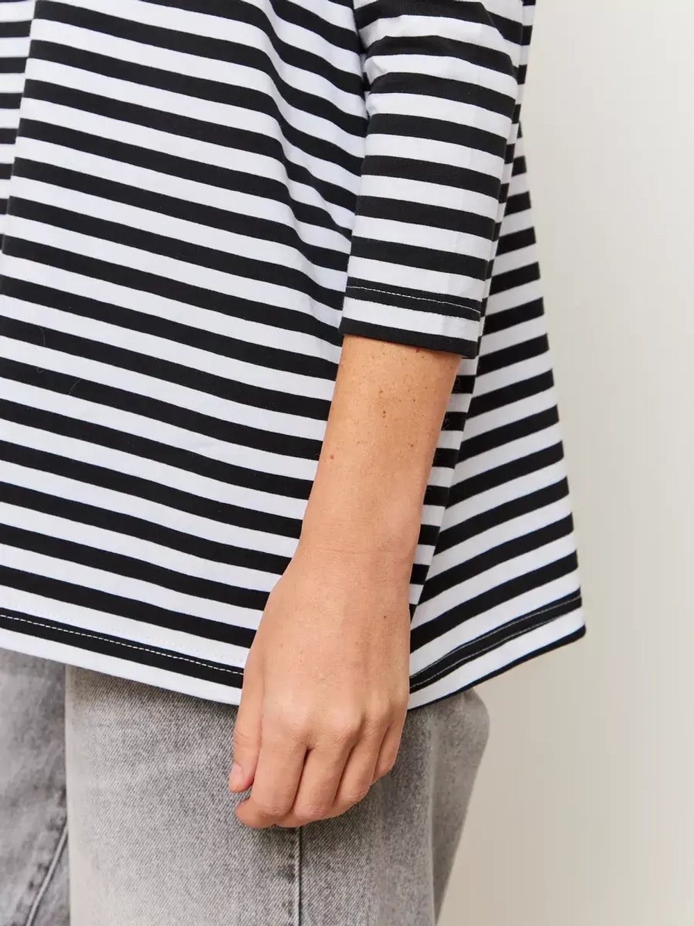 Лонгслив тельняшка оверсайз с рукавом 3/4