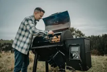 Пеллетный гриль-коптильня Broil King Pellet Regal 500 с вертелом