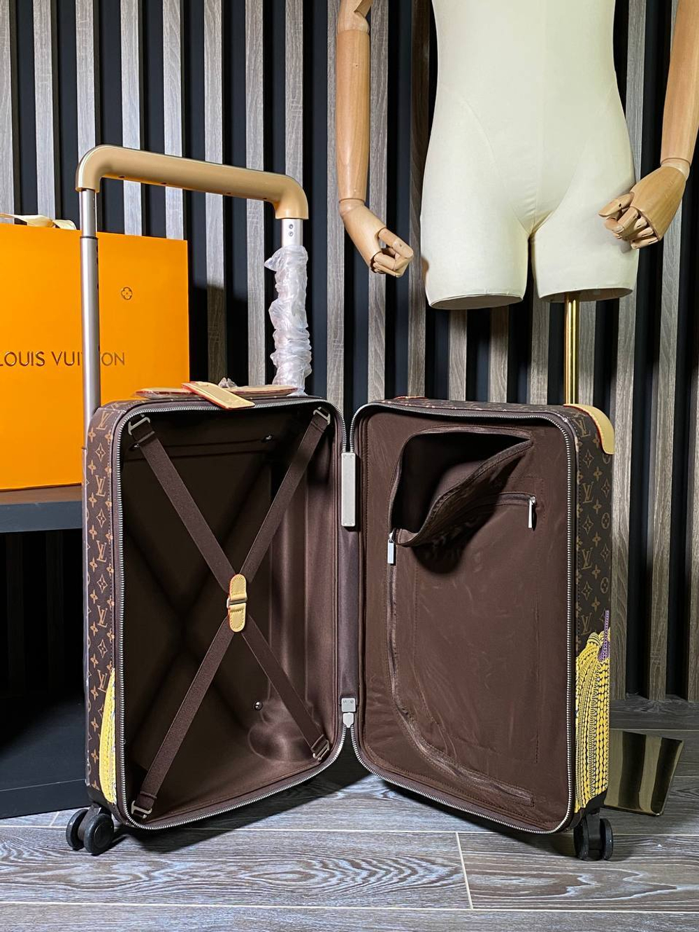Чемодан Louis Vuitton