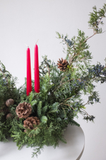 Хвойная интерьерная композиция со свечами