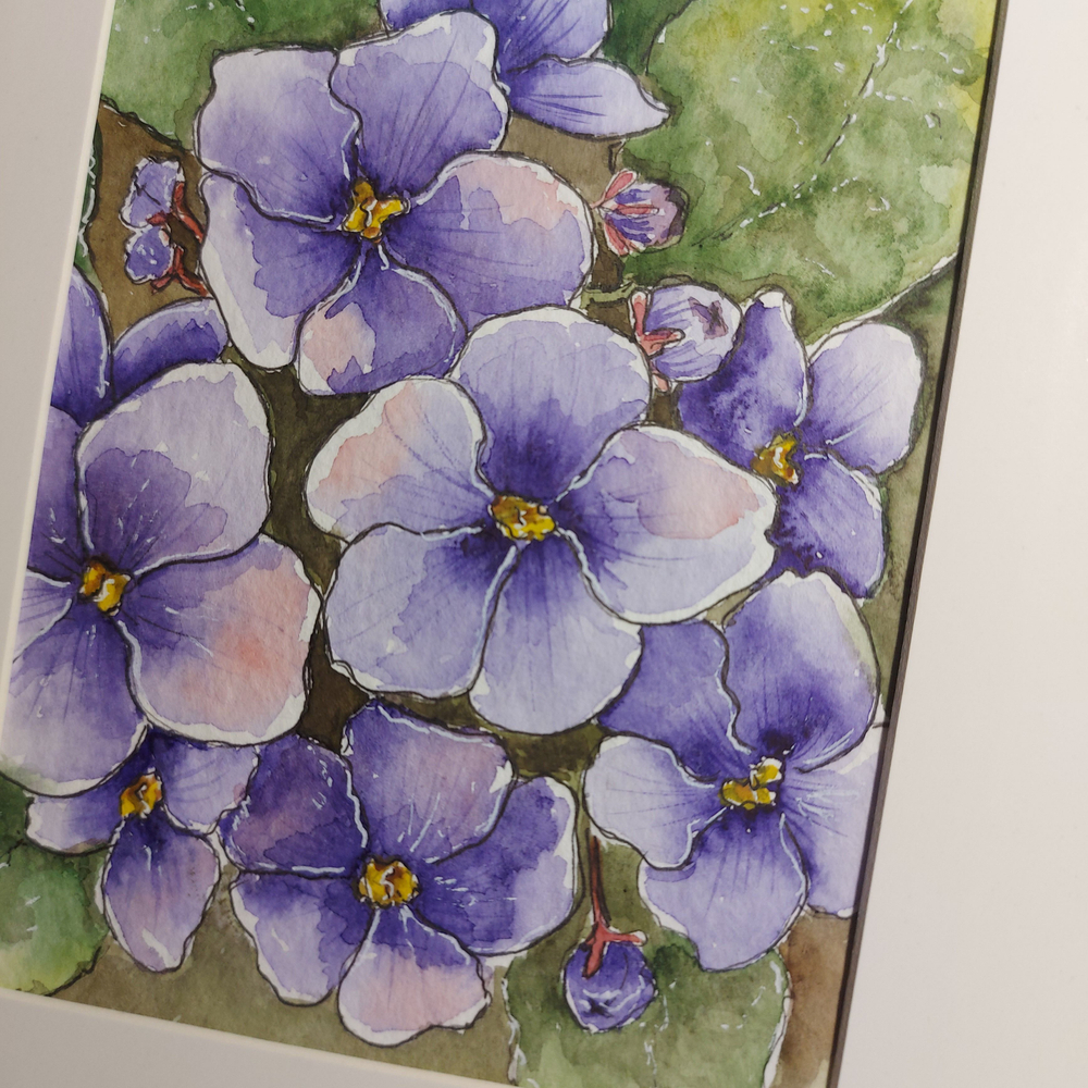 Картина акварельная авторская в раме и паспарту 21х30 см на стену для интерьера "Фиалка"