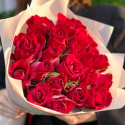 Букет 21 роза Кения 40 см в пленке розовые