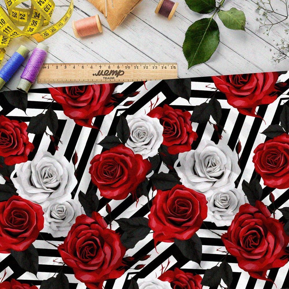 Ткань премиум флис розы на полосатом фоне