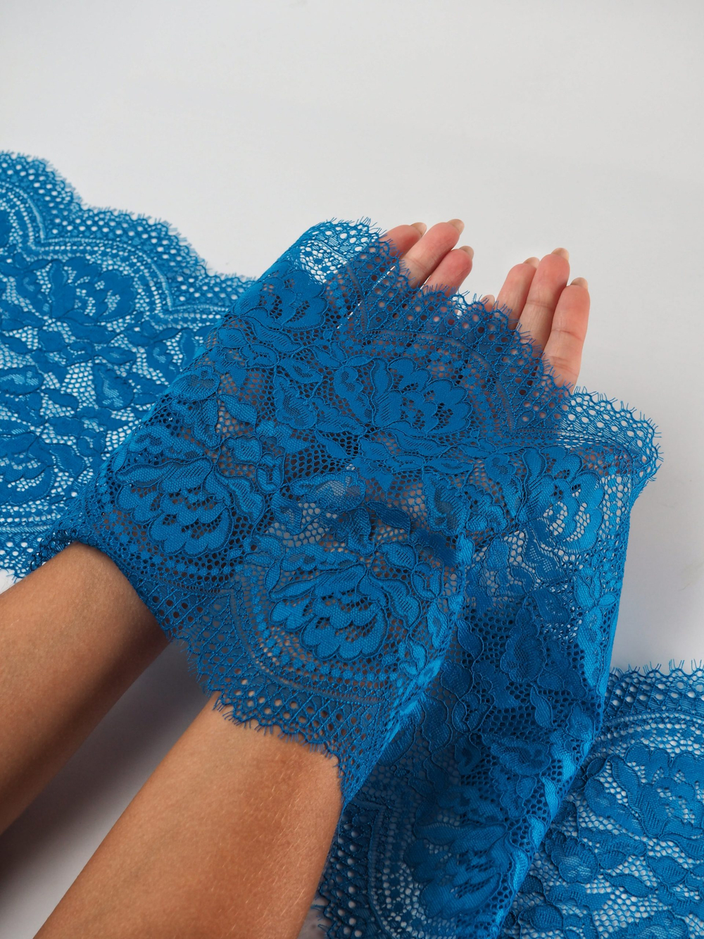 Кружево шантильи эластичное аква ширина 21 см