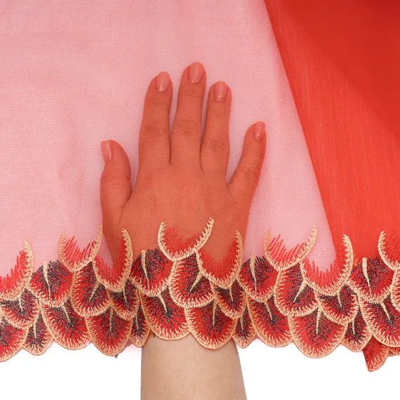 Вышивка на сетке красная 20 см (дефект)