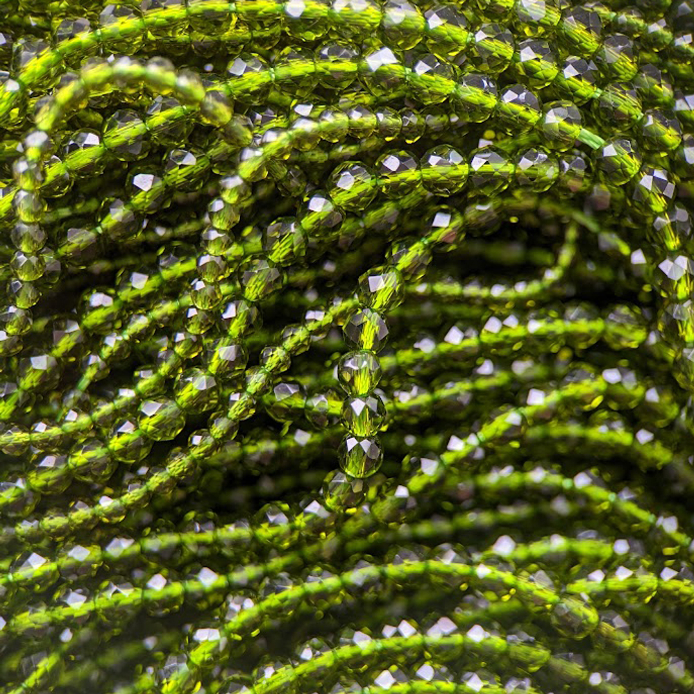 Зеленая шпинель синтетическая, 2мм, шар, микроогранка