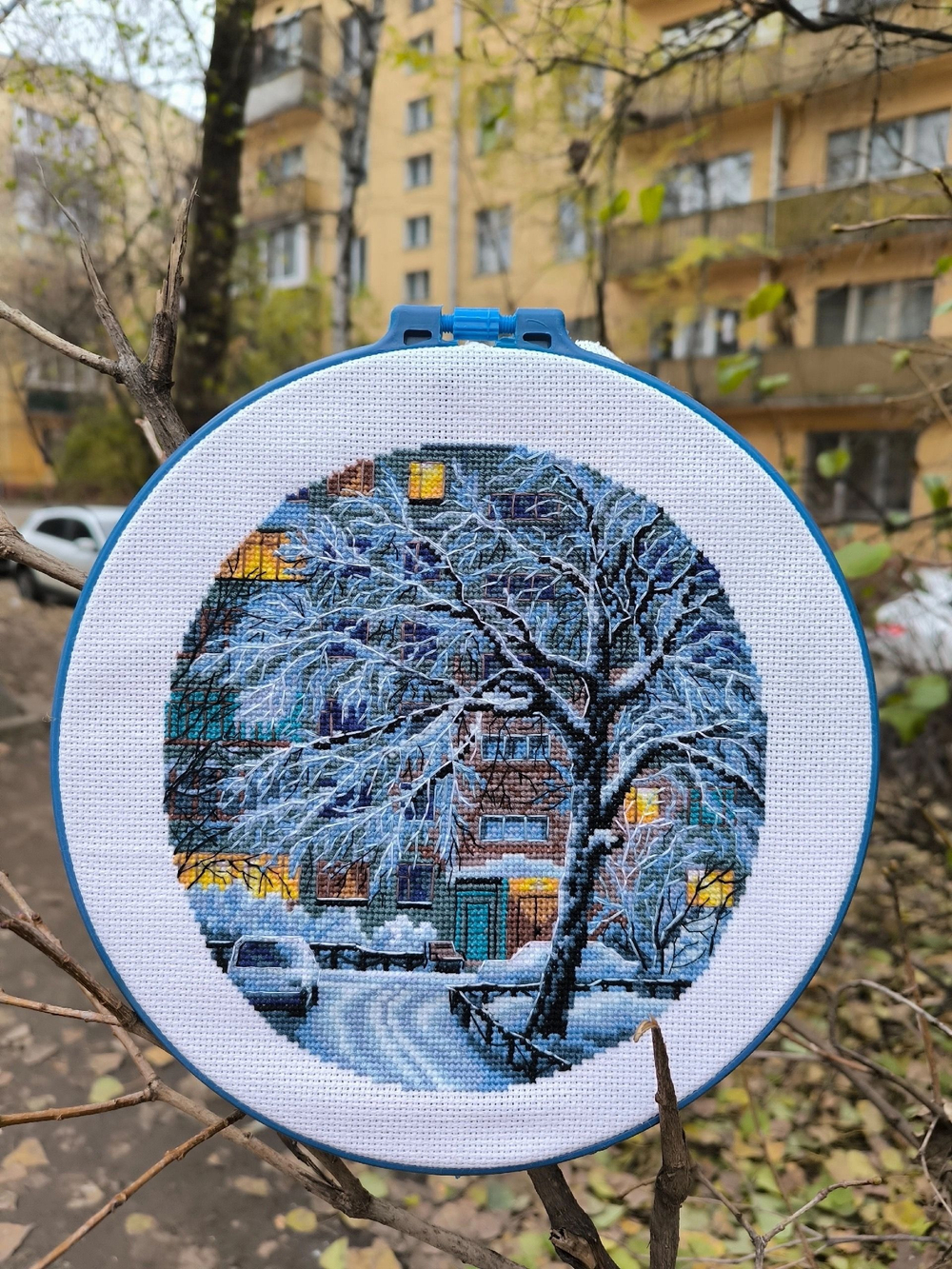 Набор для вышивания крестом Искусница "Зима. Вечер.У подъезда"