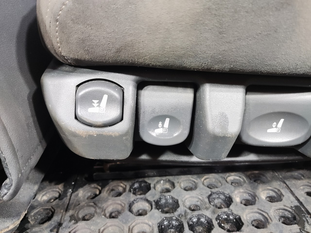 Комплект сидений пневматических 2023г