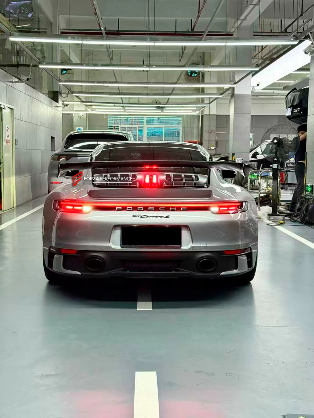 Заднее антикрыло с крышкой двигателя в стиле GT3 для PORSCHE 911 992.2 CARRERA 2025+