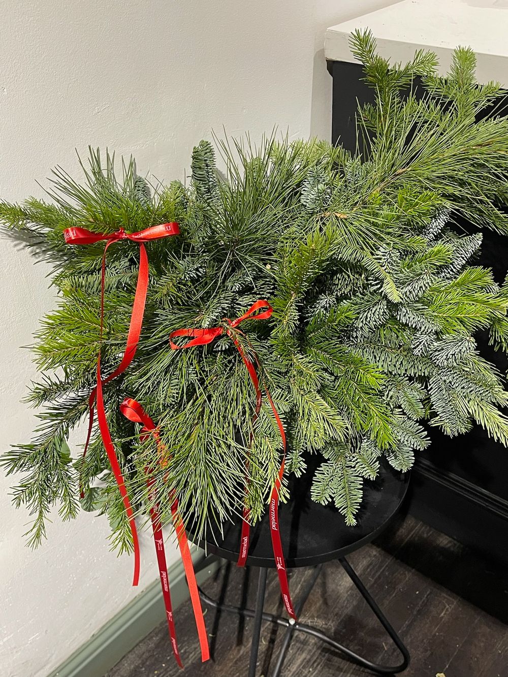 Букет из нобилиса, кедра , пихты в вазу