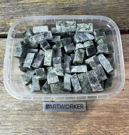 Колотый натуральный камень NS383, 350гр