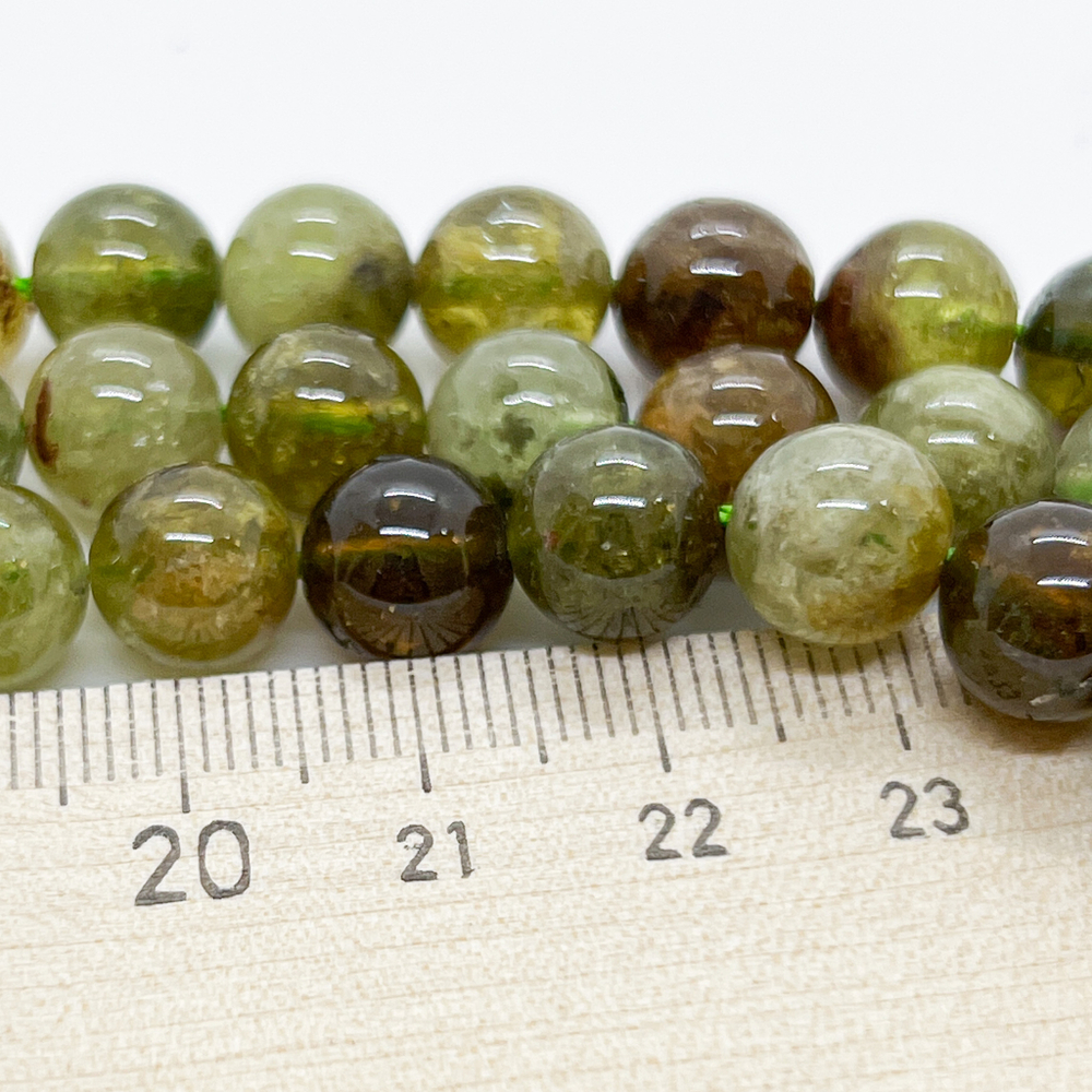 Бусины Гранат зеленый, диаметр 9,1-9,3 мм, цена за 10 шт (1/4 нити)