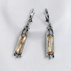 "Неф" серьги в серебряном покрытии из коллекции "Готика" от Jenavi  с английским замком