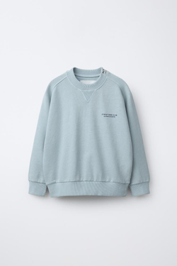 ZARA КОМПЛЕКТ ИЗ ТОЛСТОВКИ И ШОРТОВ С НАДПИСЬЮ, ГОЛУБОЙ