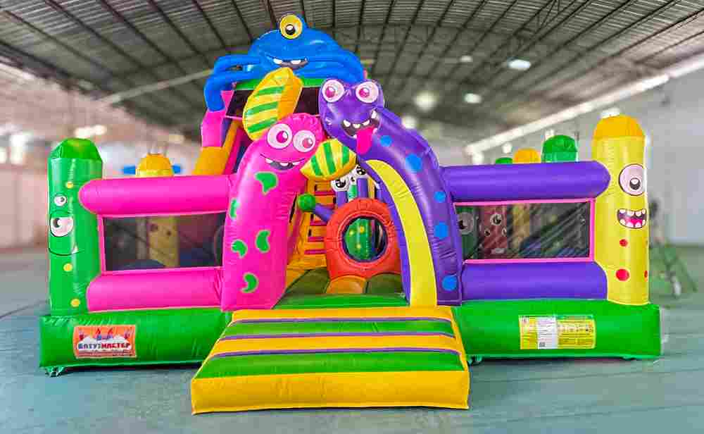 Коммерческий надувной батут «Монстроленд» 7*6*5,6 м