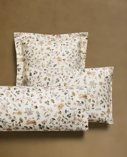 ZARA HOME НАВОЛОЧКА С ФЛОРИСТИЧЕСКИМ ПРИНТОМ ИЗ САТИНОВОЙ ТКАНИ), ЭКРЮ