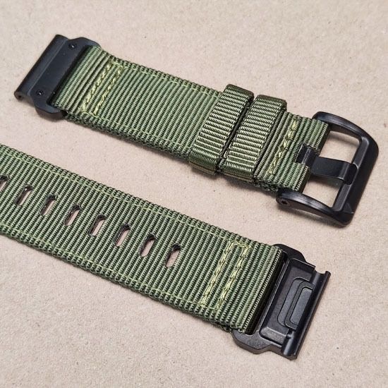 Ремешок тактический Tactix 22 мм. для Garmin Fenix 7 / 6 / 5, Forerunner 935 / 945 / 955, instinct, instinct 2, Epix Gen 2 нейлоновый быстросъемный на застежке (Хаки/черный)