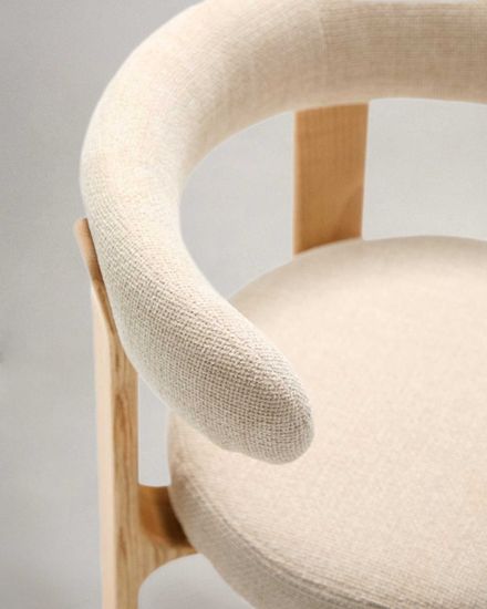 Granite Стул на 4 ножках из бежевого шенилла и массива ясеня в натуральной отделке Испания La Forma