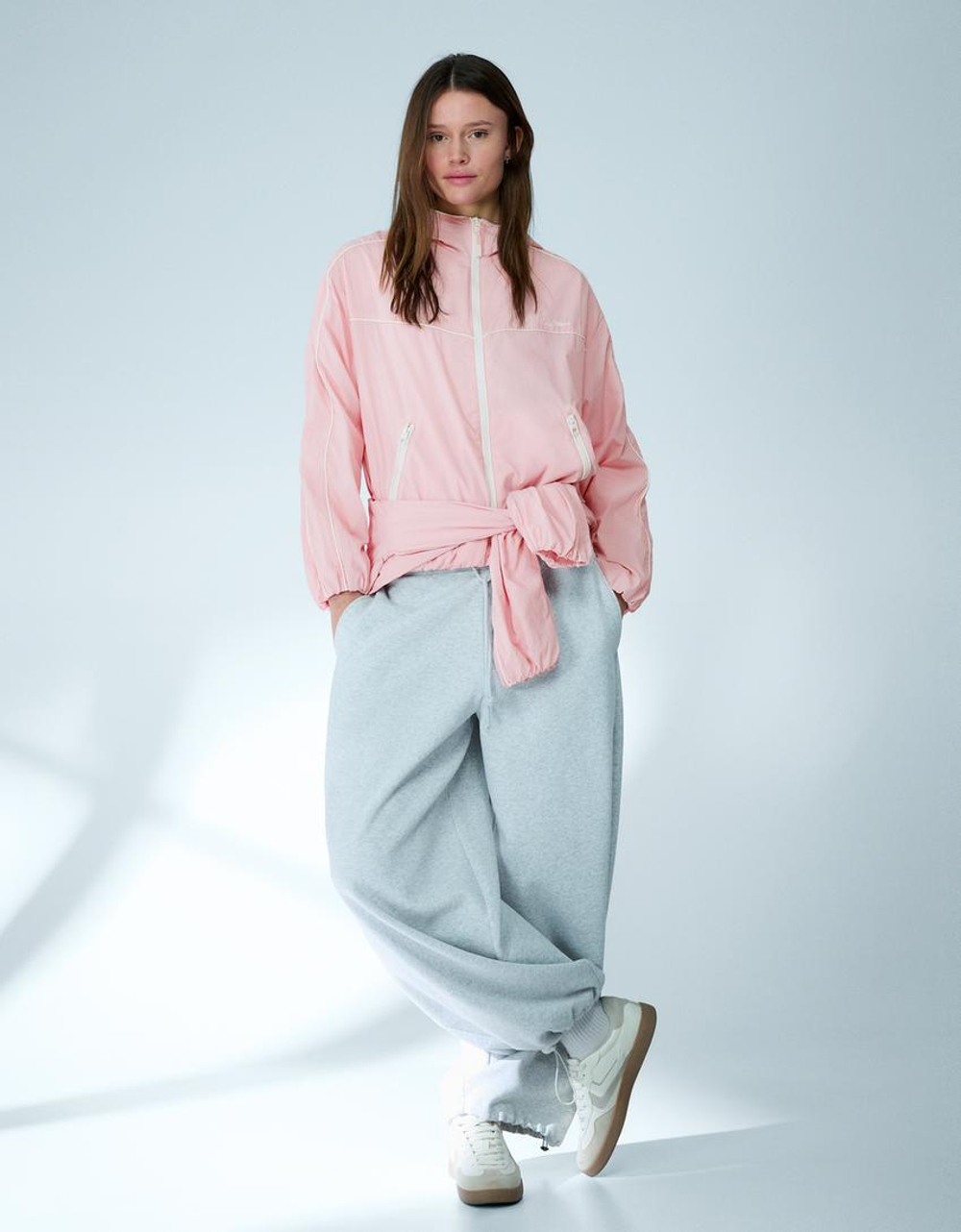 BERSHKA Спортивная куртка с капюшоном, розовый