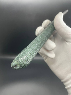 Нож из обсидиана с рукоятью из змеевика коллекционный с гравировкой змеи 23 см