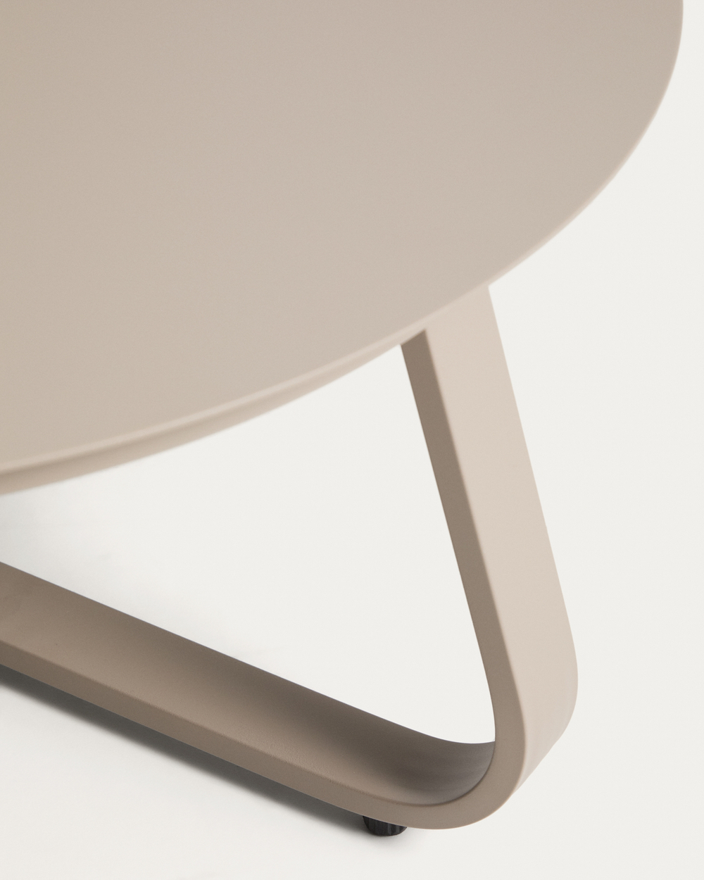 Уличный столик Tamaris из алюминия цвета таупе Ø80 см