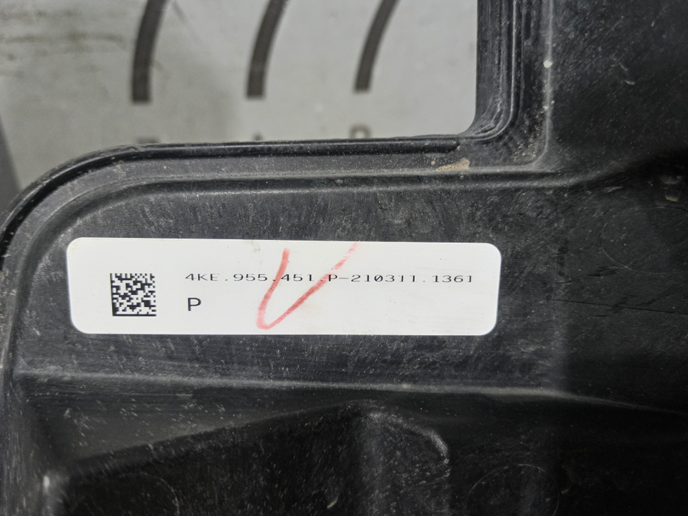 Бачок омывателя Audi Q8 e-tron 22-нв Б/У Оригинал 4KE955451