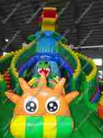 Коммерческий надувной батут "Город дракона", 20*10*7 м