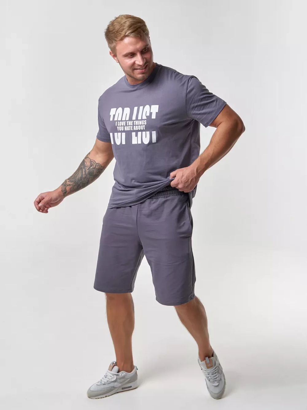 Костюм с шортами и футболкой спортивный