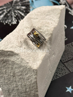 Кольцо серебристое с золотистыми стежками (крестиками)