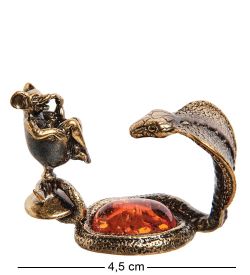 Народные промыслы AM-2753 Фигурка «Змея с мышкой» (латунь, янтарь)
