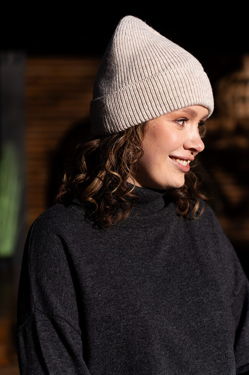 8401 Шапка женская (бежевый)