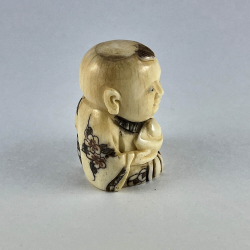 Статуэтка нэцкэ Мальчик Карако с золотым корабликом богатства