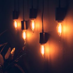 LED-CW35-5W-AMBER-E14-VLF Лампа светодиодная Vintage. Форма свеча на ветру. янтарная колба. Картон. TM Volpe