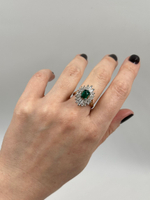 Кольцо с зелёным кристаллом