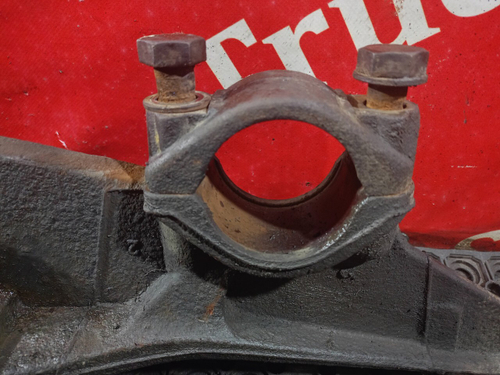 Кронштейн пневморессоры правый