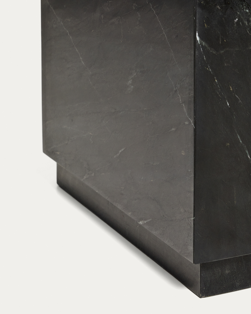 Журнальный столик Sorein из черного мрамора 50 x 50 см