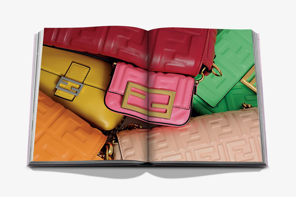 Книга на английском языке Assouline FASHIONPHILE: THE BOOK OF ICONIC BAGS