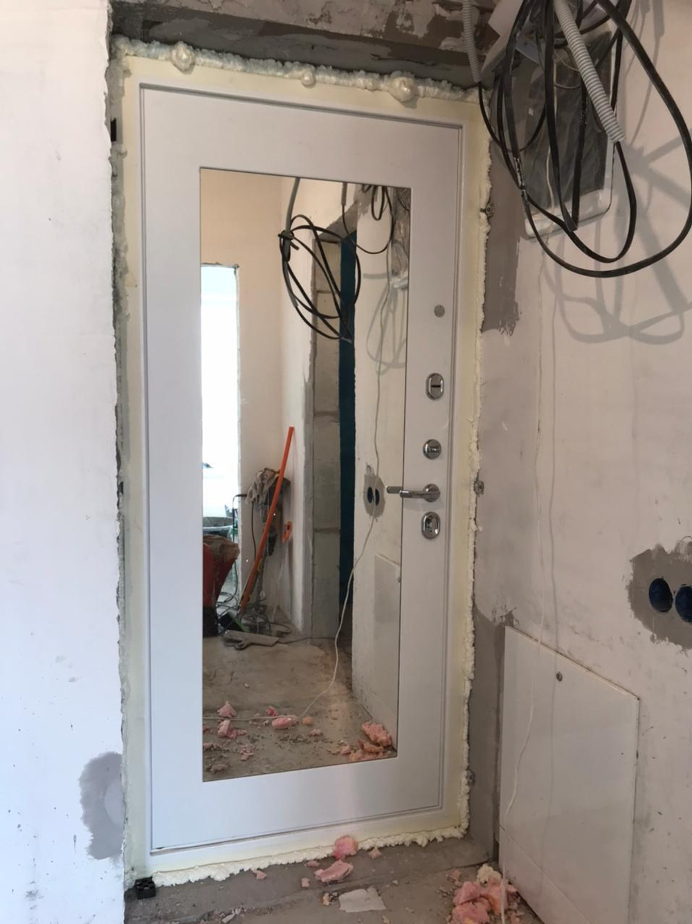 Дверь Входная Лабиринт Лайн WHITE 18 С зеркалом Белое дерево