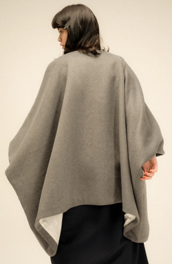 Лаконичное пальто свободного кроя