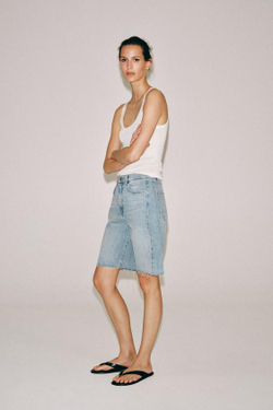 ZARA ДЖИНСОВЫЕ ШОРТЫ RELAXED СО СРЕДНЕЙ ПОСАДКОЙ — ZW COLLECTION, ЛИНЯЛЫЙ СИНИЙ