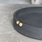 Пусеты битые большие с молочным янтарем, позолота